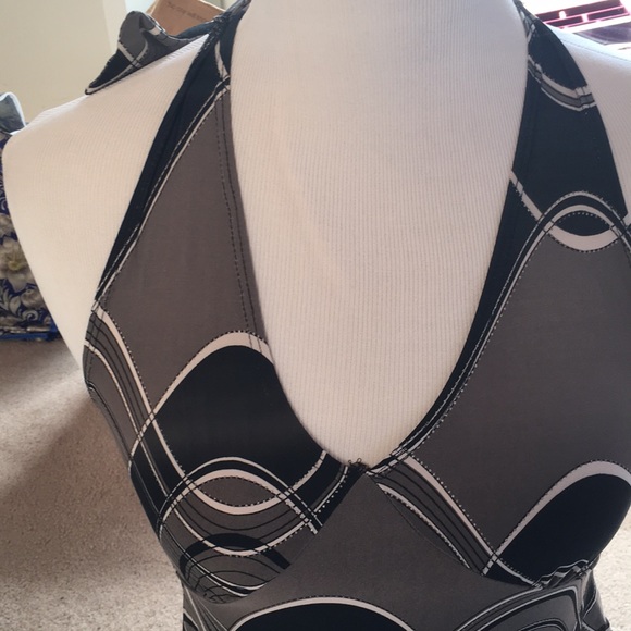 Pretty BLk Gry & Wht Halter Top - Picture 2 of 4